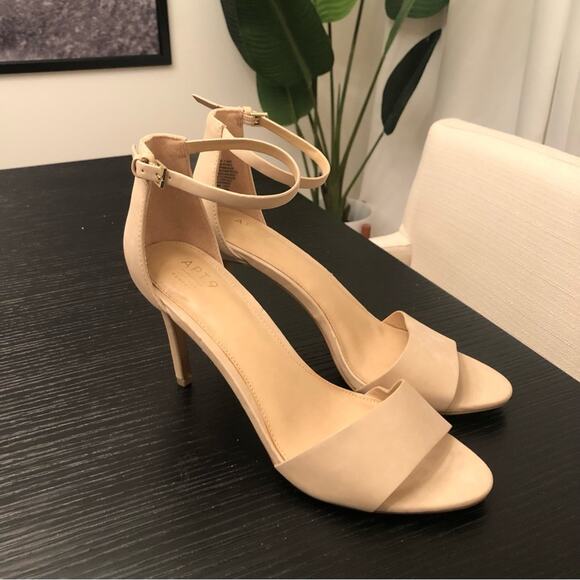 Apt 9 Nude High Heels Tan Cream Beige Formal Shoes Size 11 Ankle Strap Stilleto - Picture 2 of 10